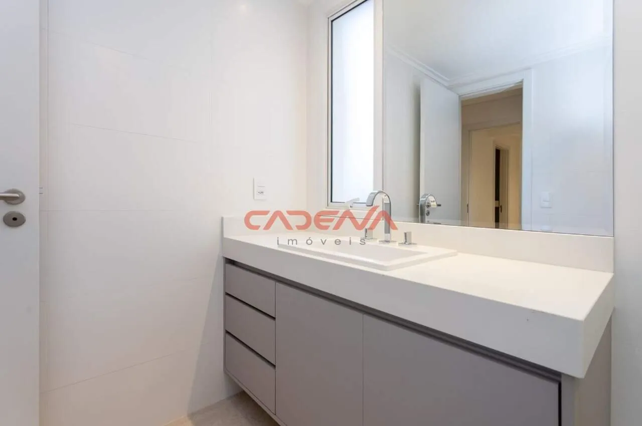 Unfurnished 4-bedroom apartment with private BBQ — photo 16