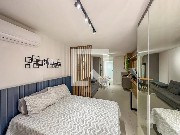 One-bedroom apartment in a building with a gym — photo 22