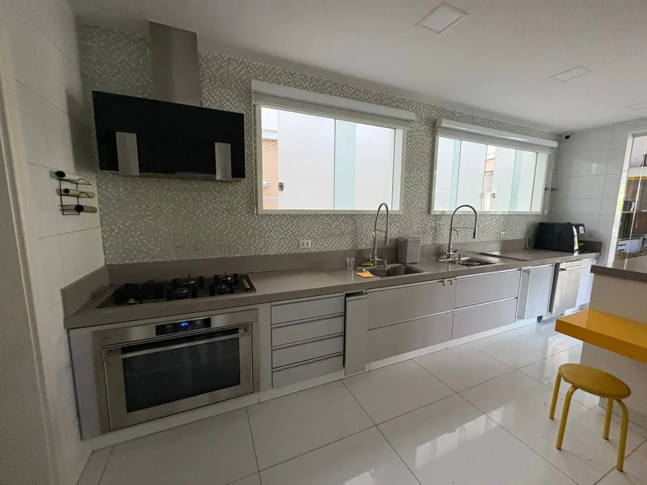 Furnished 6-suite house with 640 m² and 4 parking — photo 71