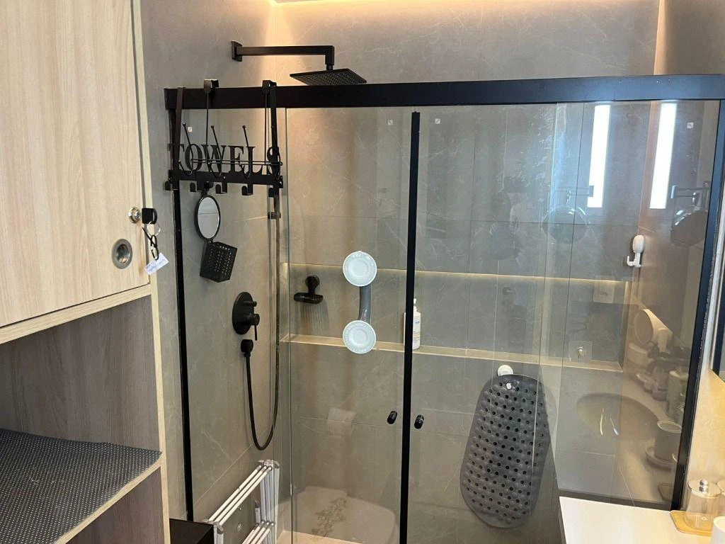 Furnished 66 m² apartment with 2 en-suite bedrooms — photo 6