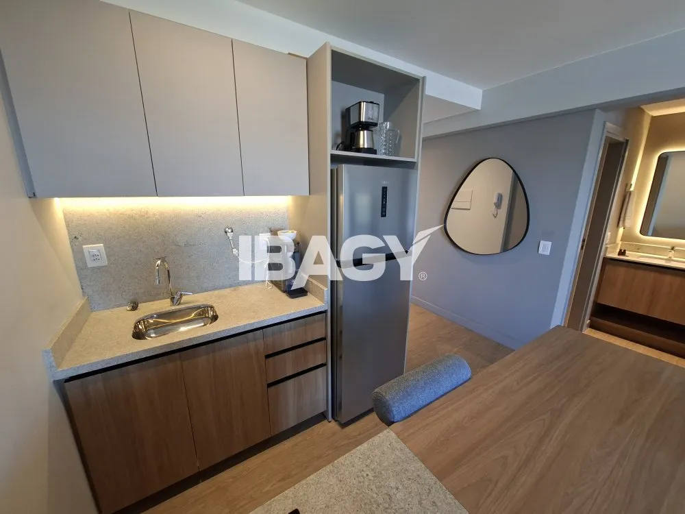 Studio with a glassed-in balcony and open-plan kitchen — photo 144