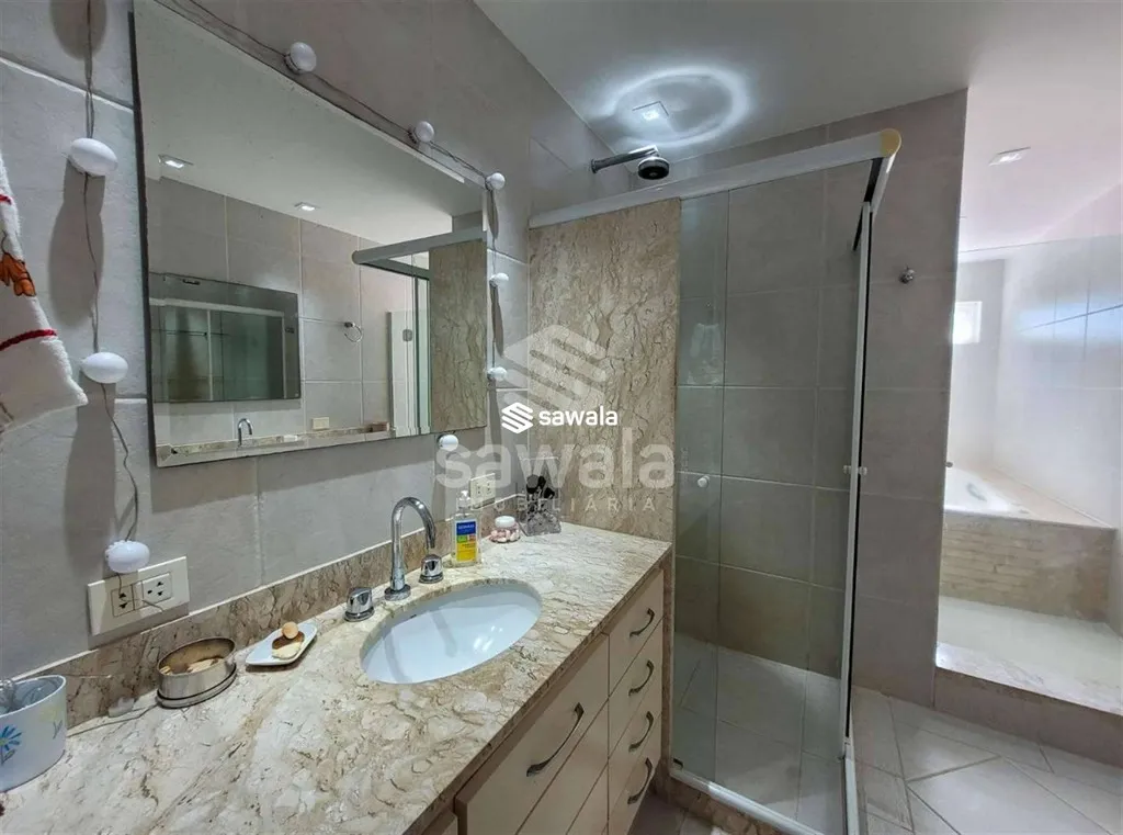 Furnished 600 m² house with 6 bedrooms and 8 bathrooms — photo 32