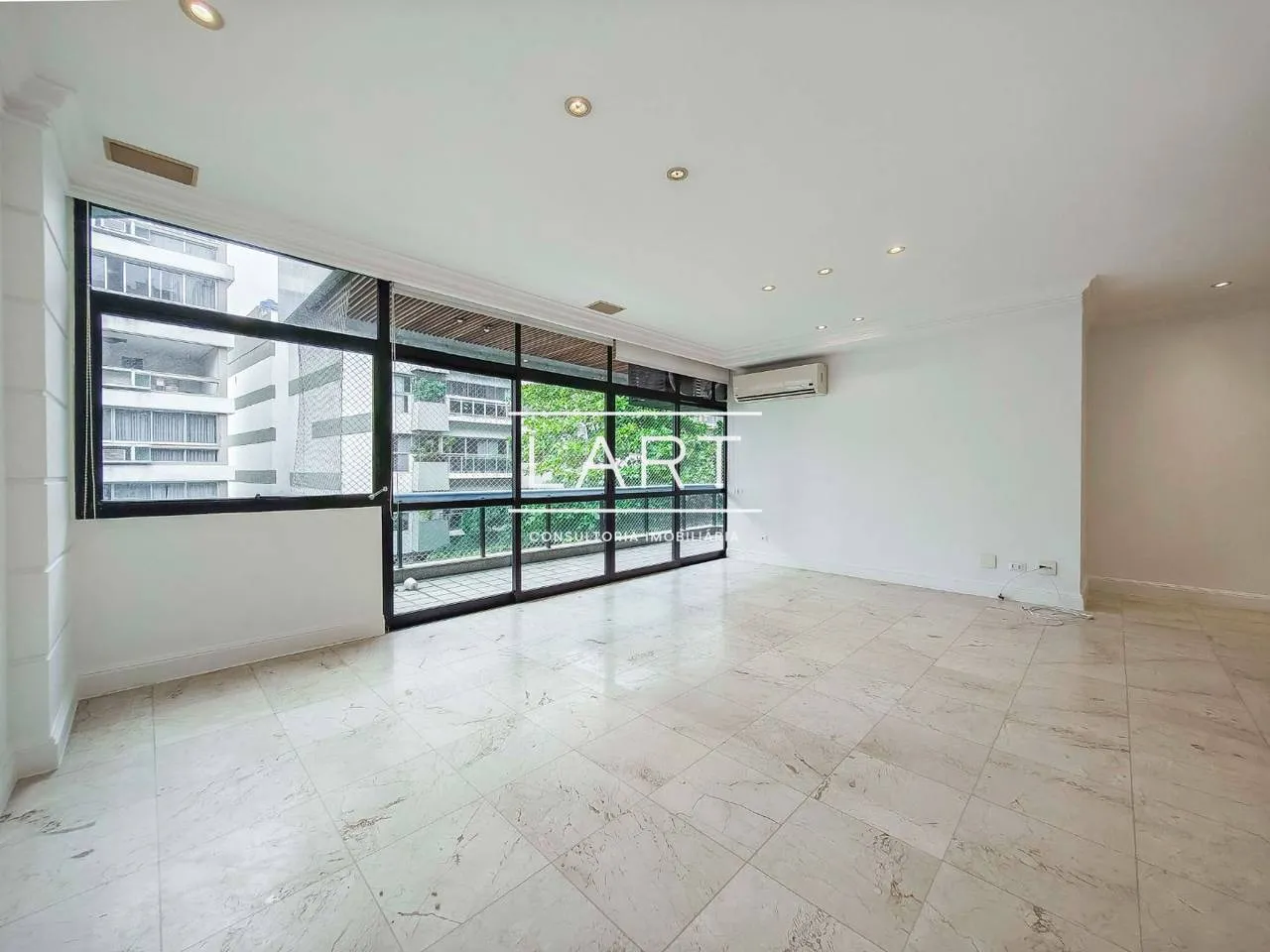 Floor-to-ceiling windows in a 3-bedroom apartment, 125 m² — photo 7