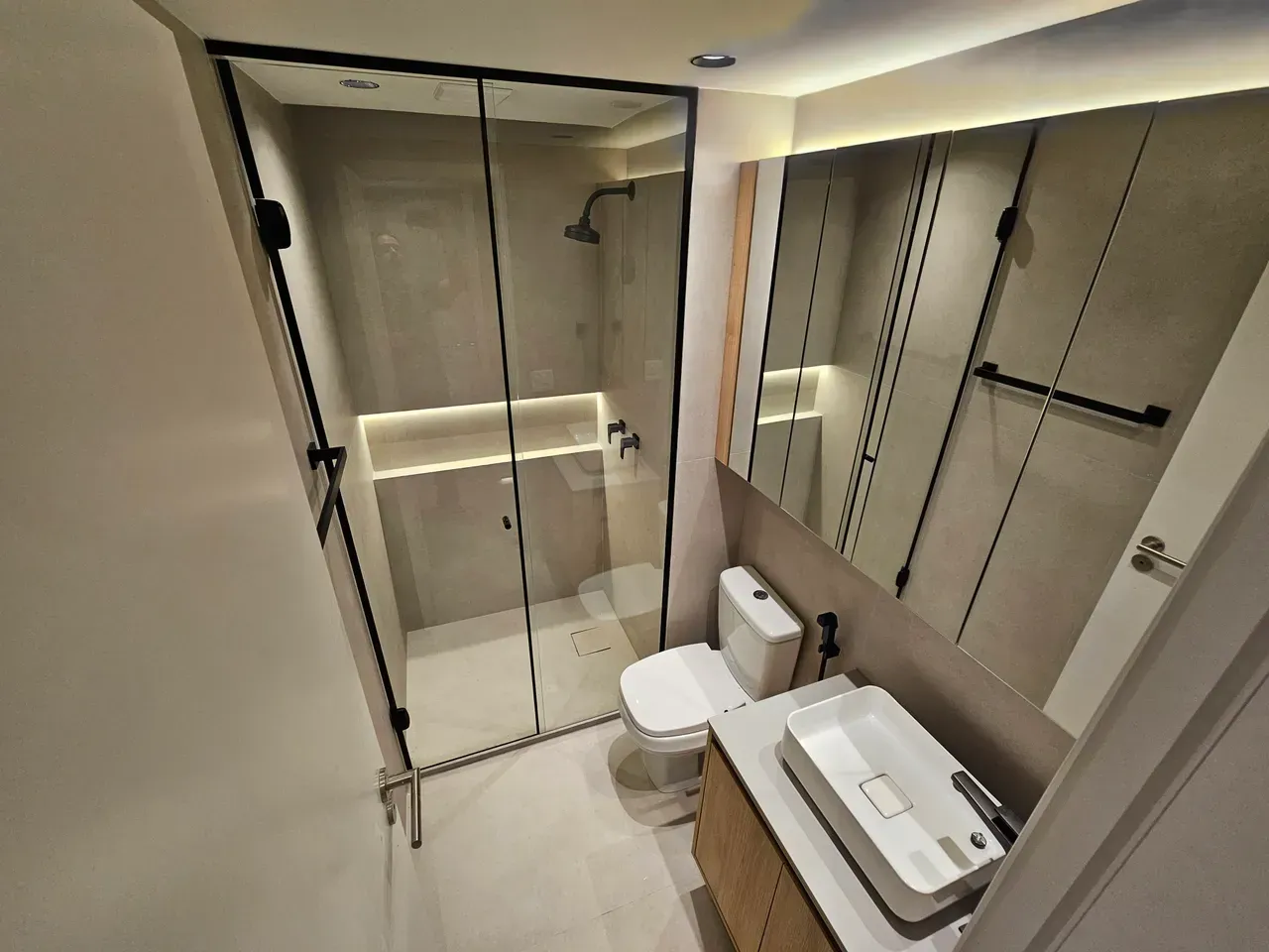 3-bedroom apartment with balcony and open kitchen — photo 16