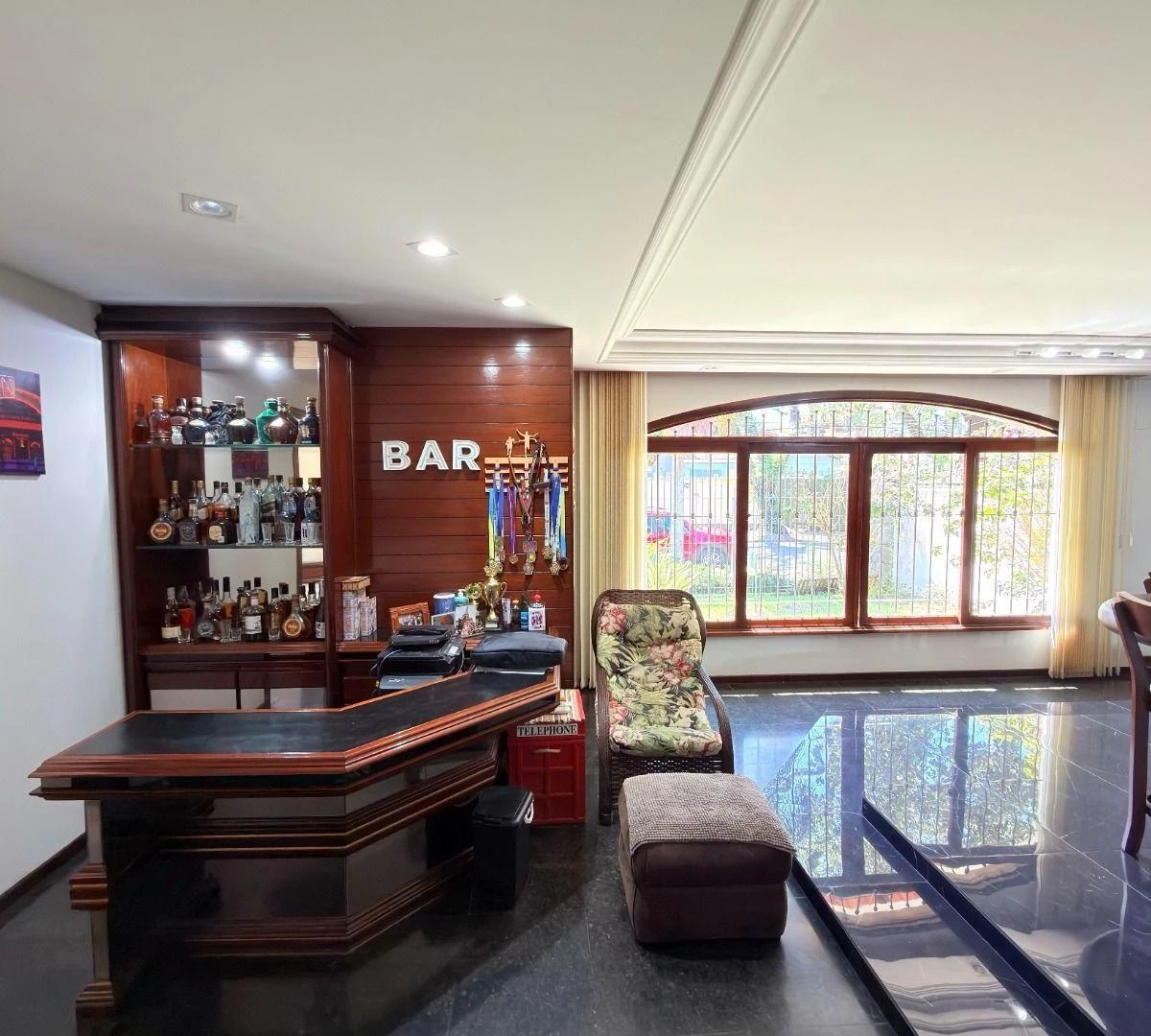 4-bedroom house with a bathtub in Curitiba
