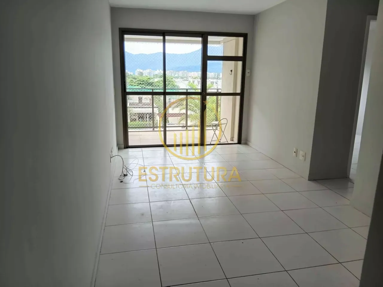 2-bedroom apartment with enclosed kitchen and 1 parking spot — photo 3