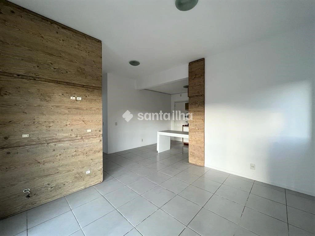 Balcony with a grill in a 2-bedroom apartment, 74 m² — photo 8