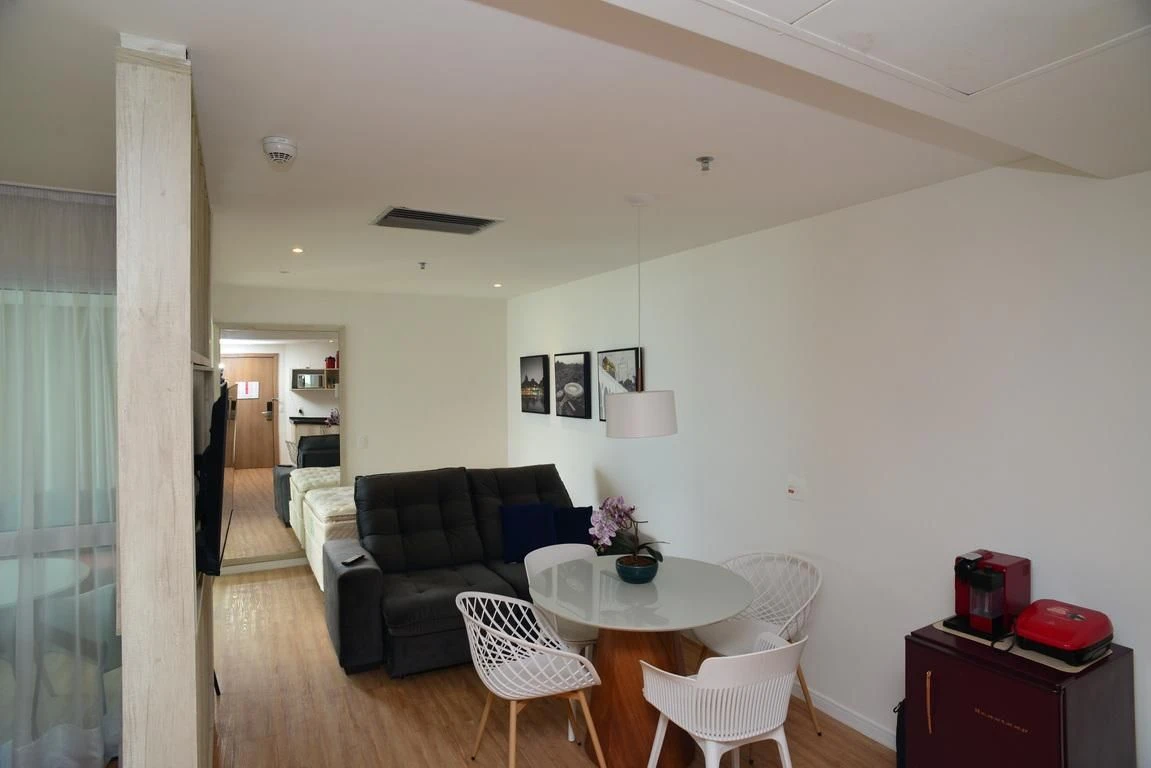 Furnished 1-bedroom apartment with enclosed balcony — photo 6