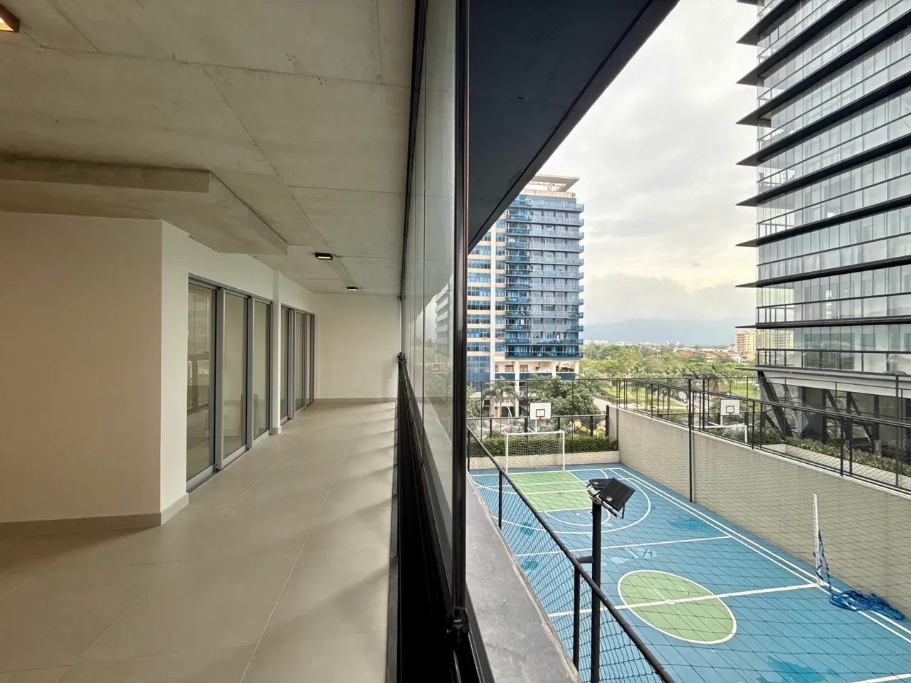 2 quartos e janelas do piso ao teto: apartamento de 84 m² — photo 4