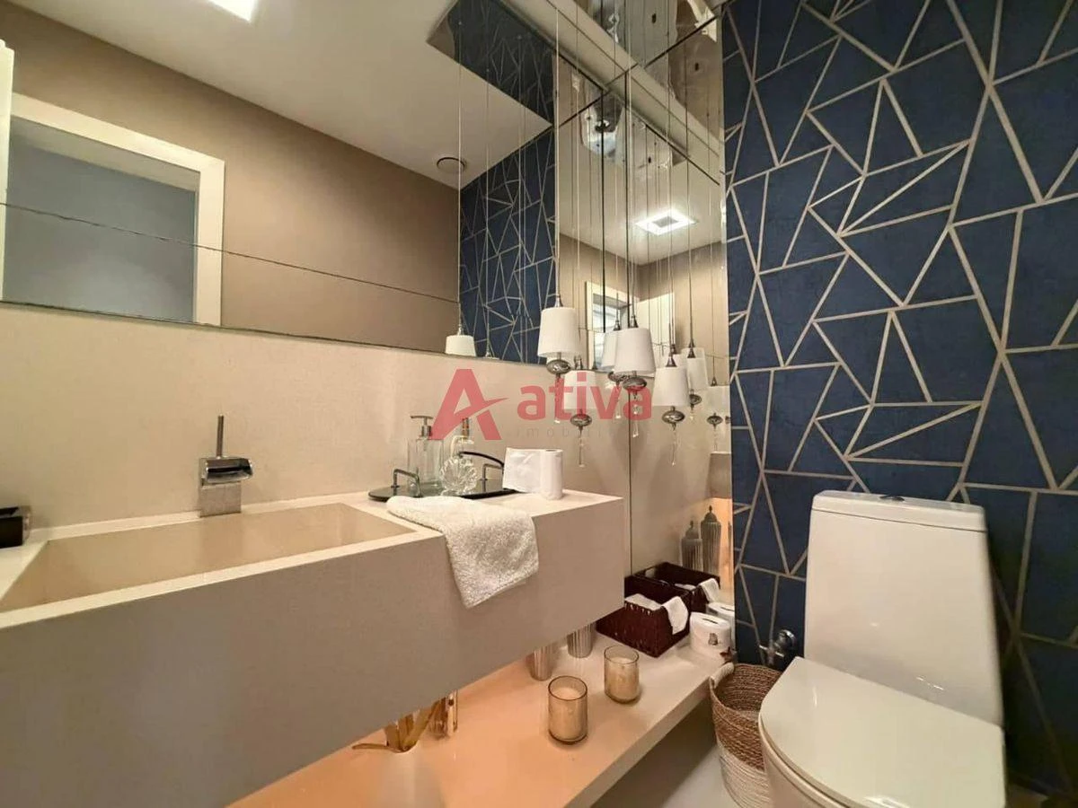 4-bedroom apartment with a glass-enclosed balcony — photo 27