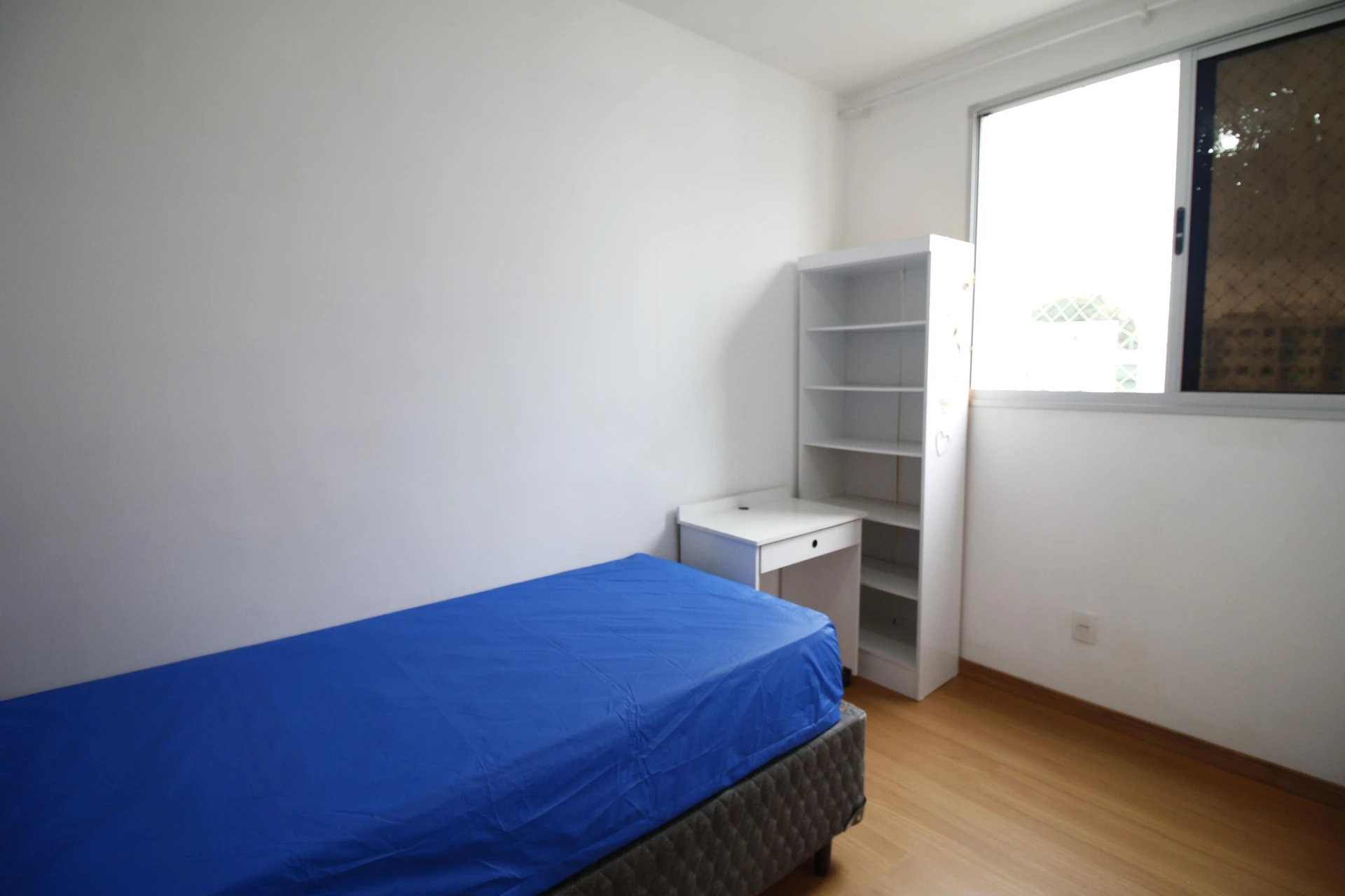 2-bedroom apartment in a building with a gym — photo 4