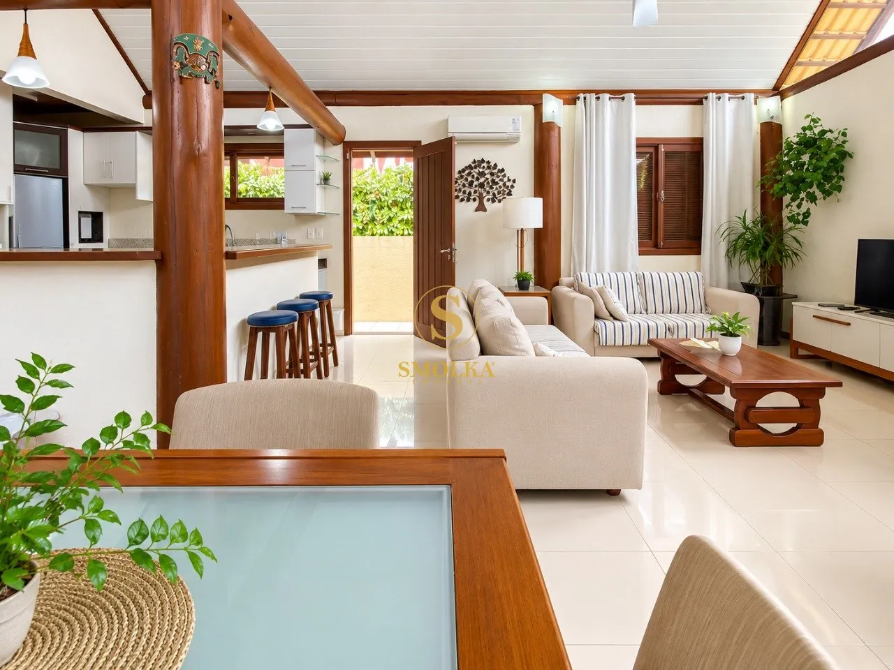 3-bedroom house with floor-to-ceiling windows — photo 20