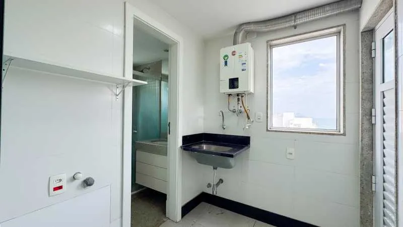 3-bedroom apartment in a building with a pool — photo 30