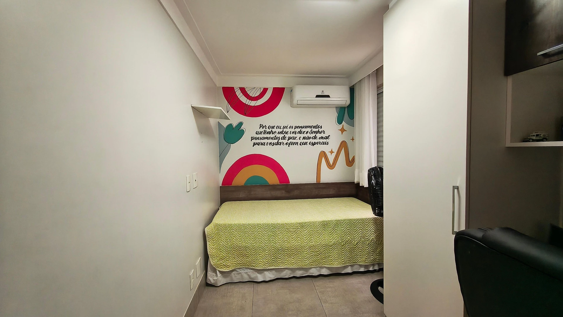 Furnished apartment, 160 m², with a glass-enclosed balcony — photo 21