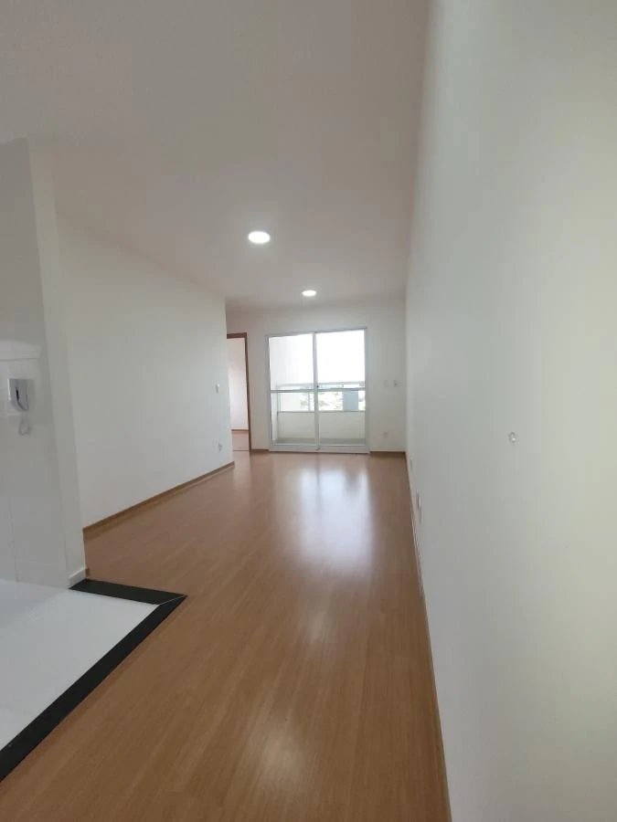 Wood or laminate floors in a 2-bedroom apartment, 58 m² — photo 5