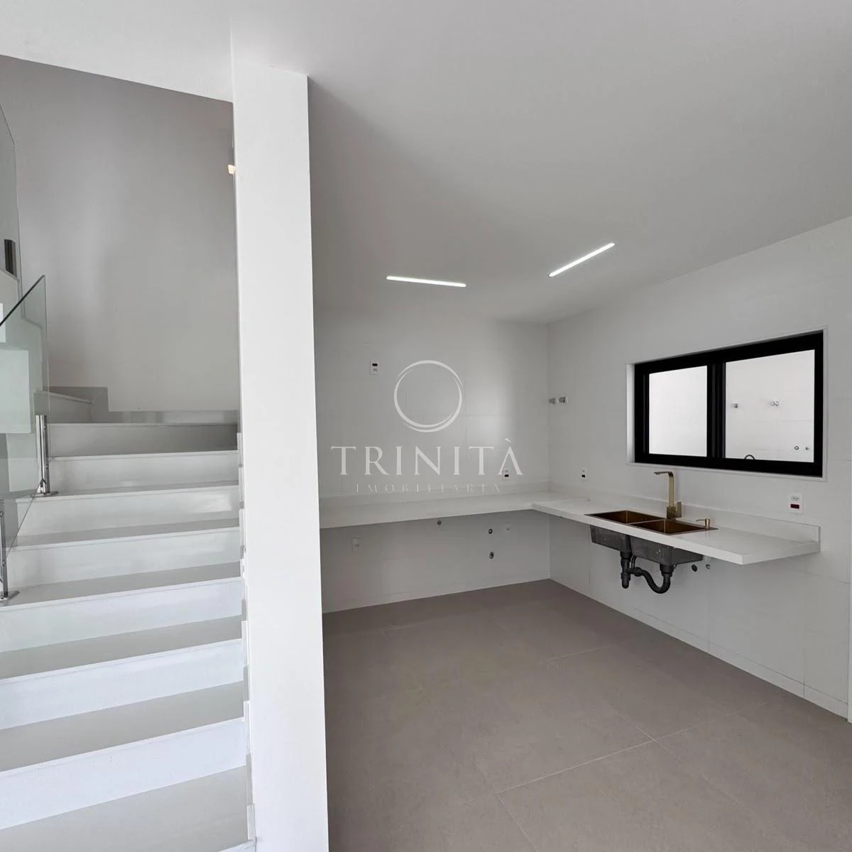 House, 210 m², with a grill on the balcony — photo 18