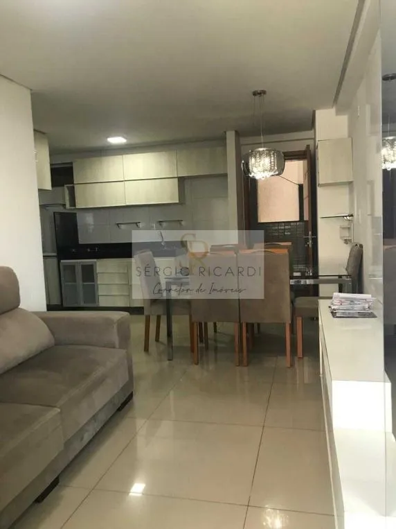 Apartamento amueblado de 2 dormitorios con balcón