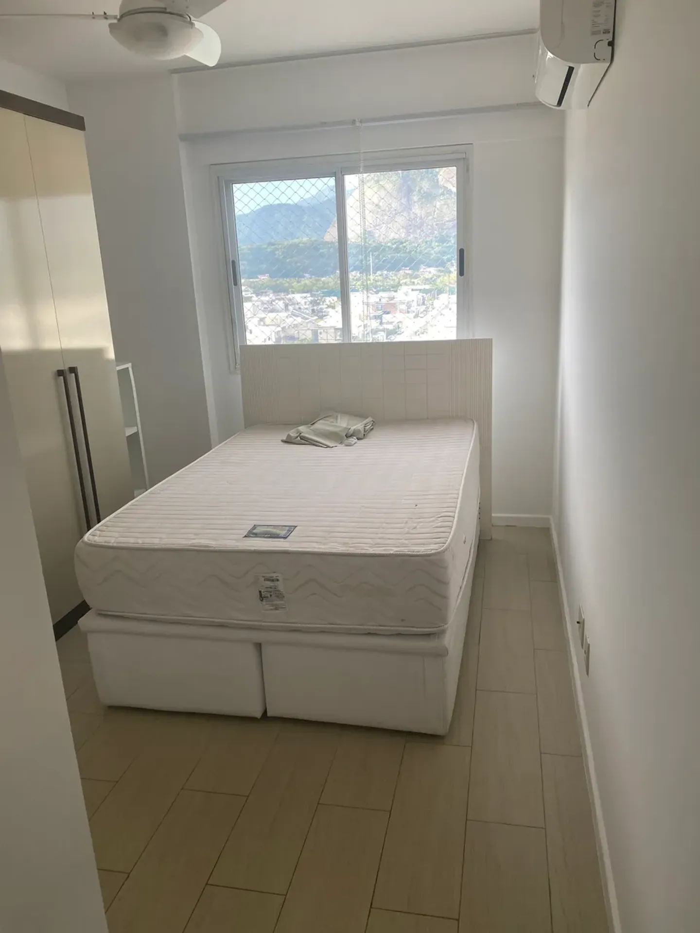 Furnished apartment, 91 m², with a glass-enclosed balcony — photo 3