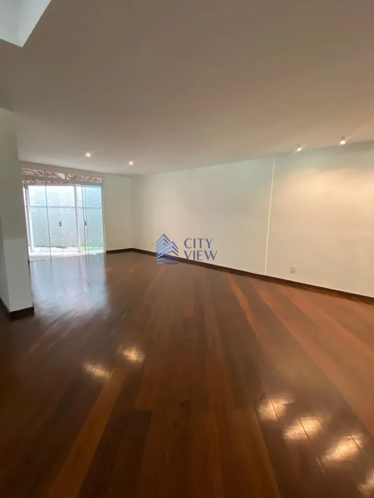 Unfurnished 4-bedroom house with 1000 m² — photo 6