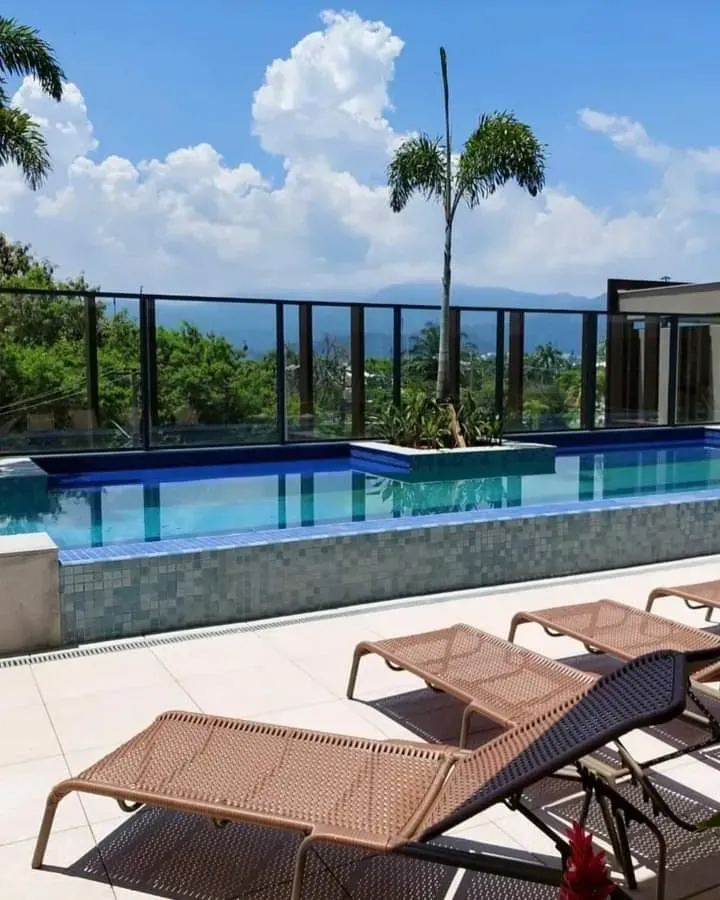 Furnished 2-bedroom apartment with a balcony — photo 33