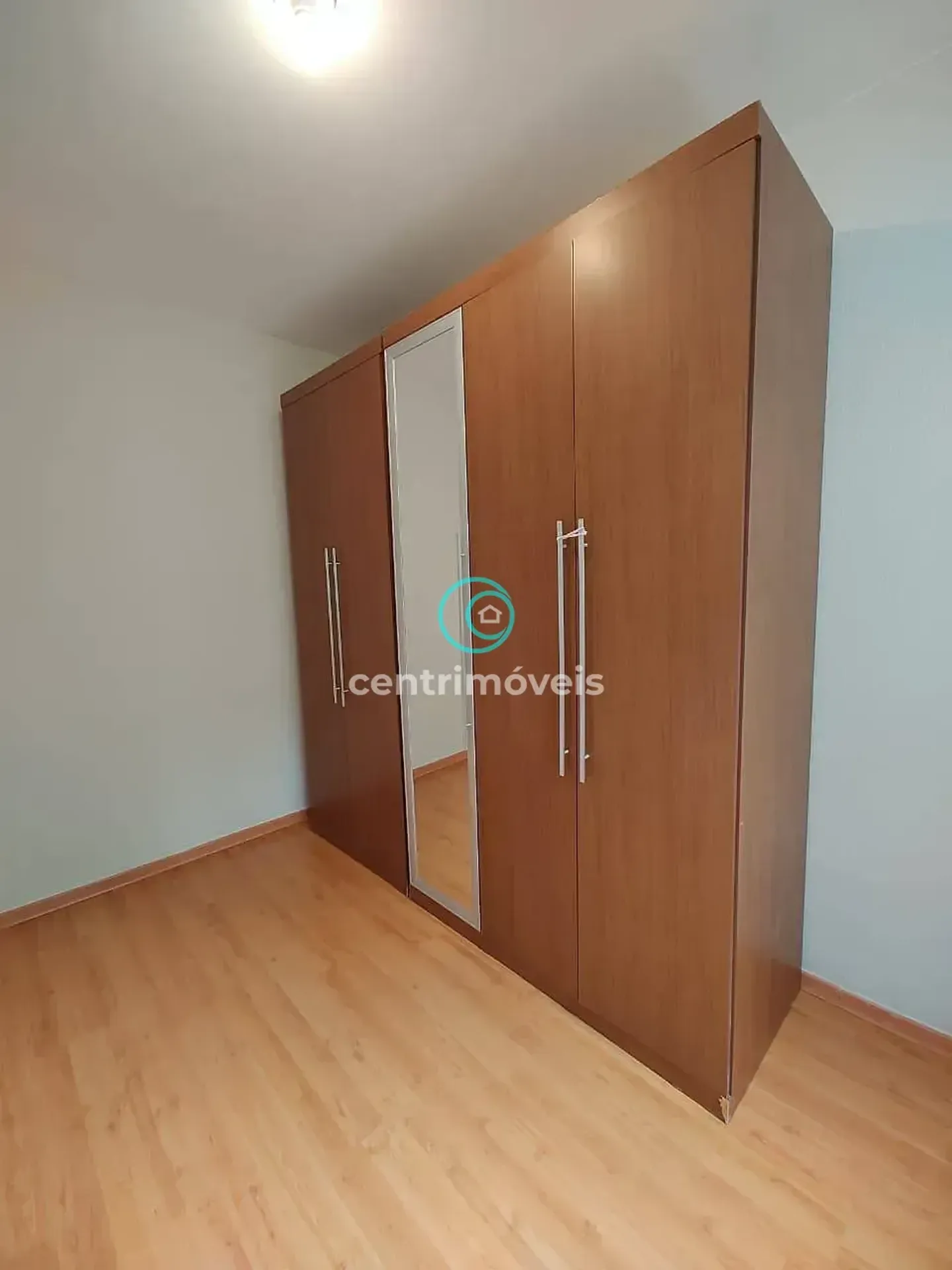 Wood or laminate floors in a 2-bedroom apartment, 50 m² — photo 21