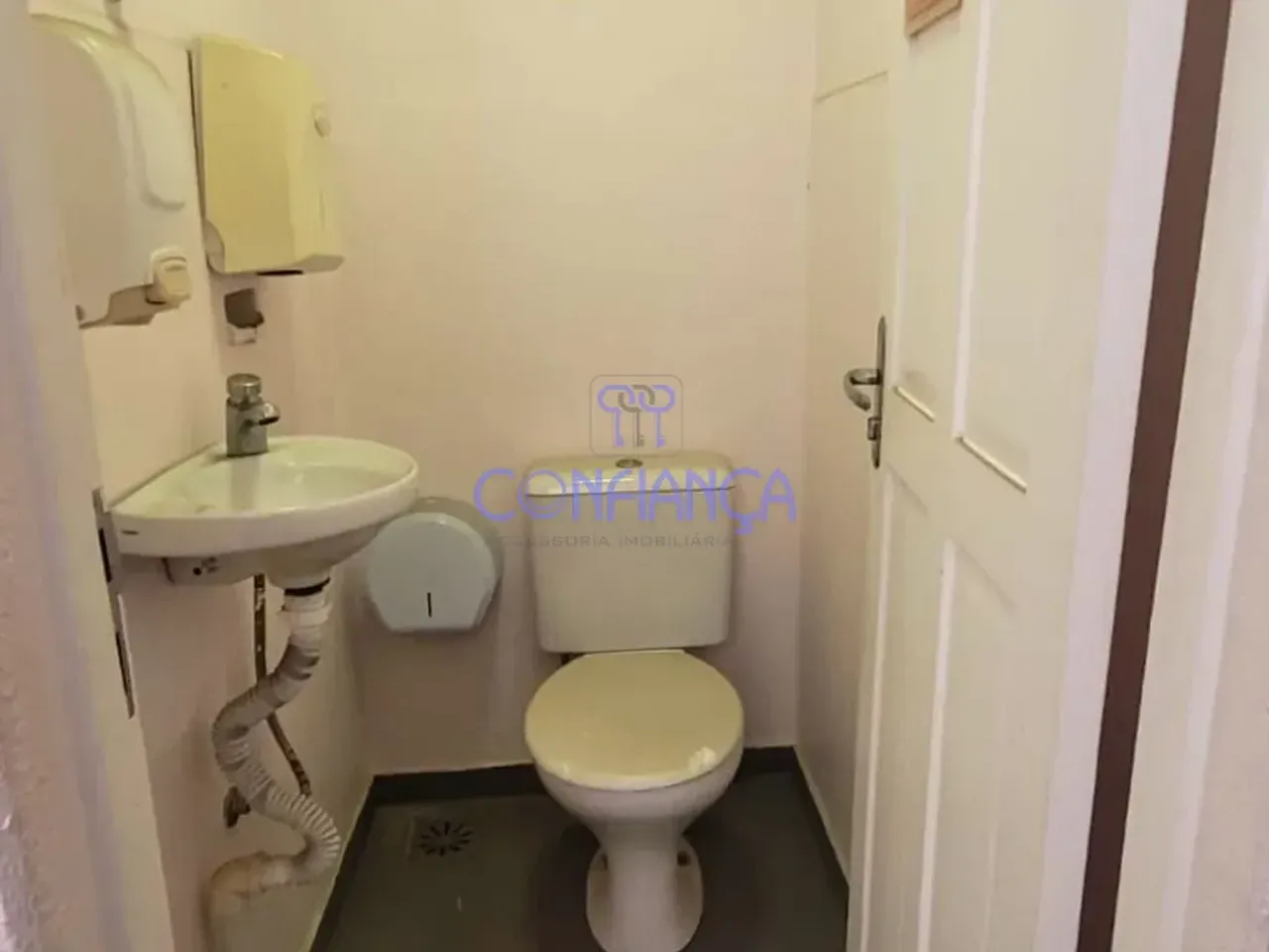 House with 1 bedroom and 3 bathrooms plus 5 parking spaces — photo 17