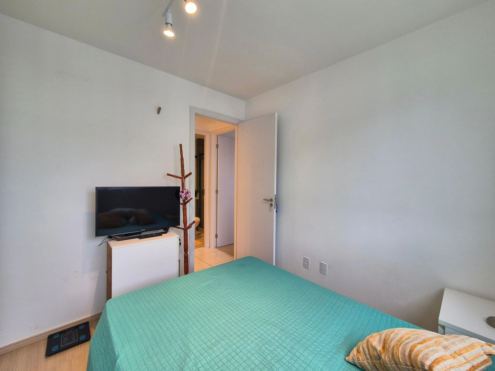 2-bedroom apartment with a home office — photo 33