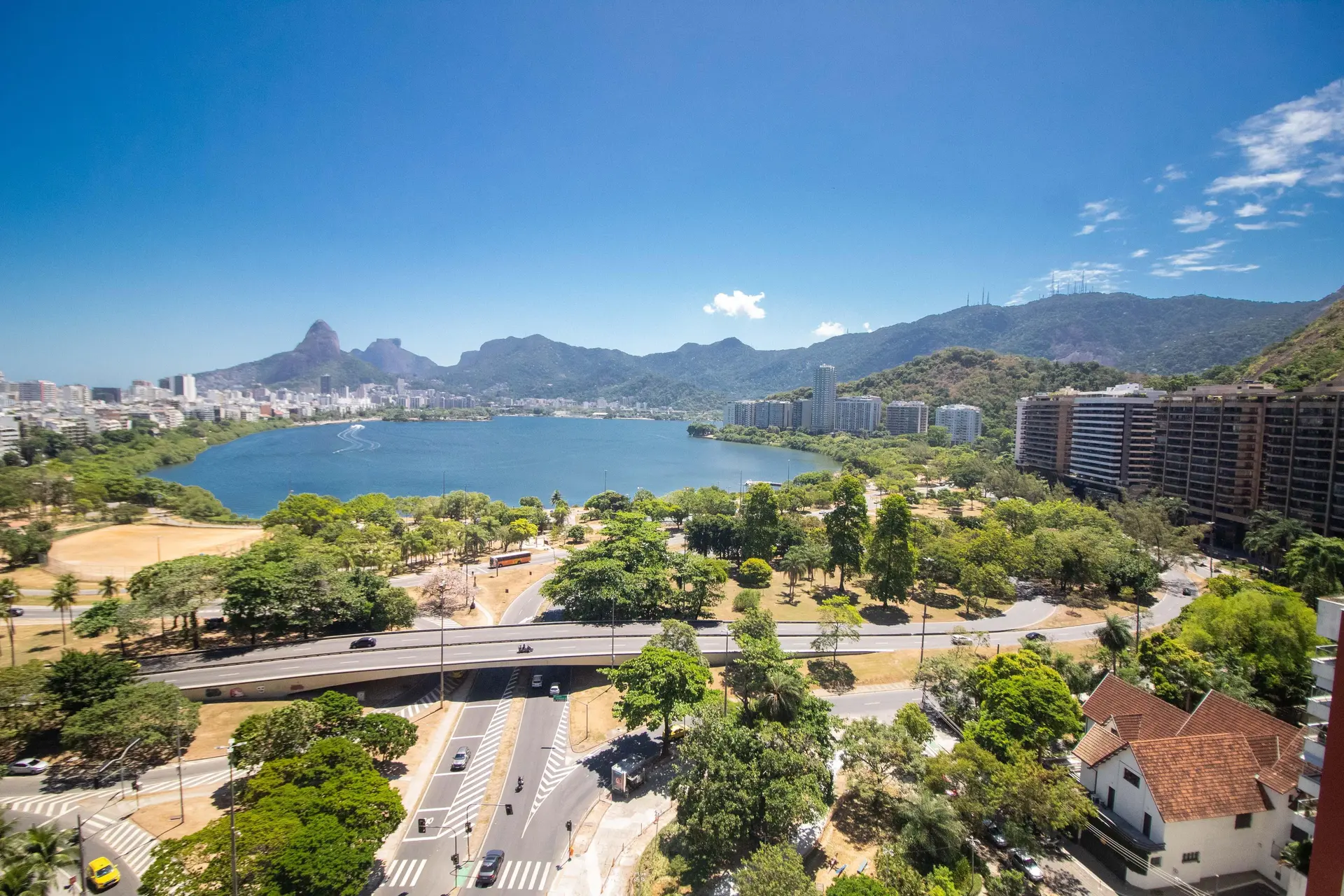 3-bedroom apartment with a water view in Rio de Janeiro — photo 7