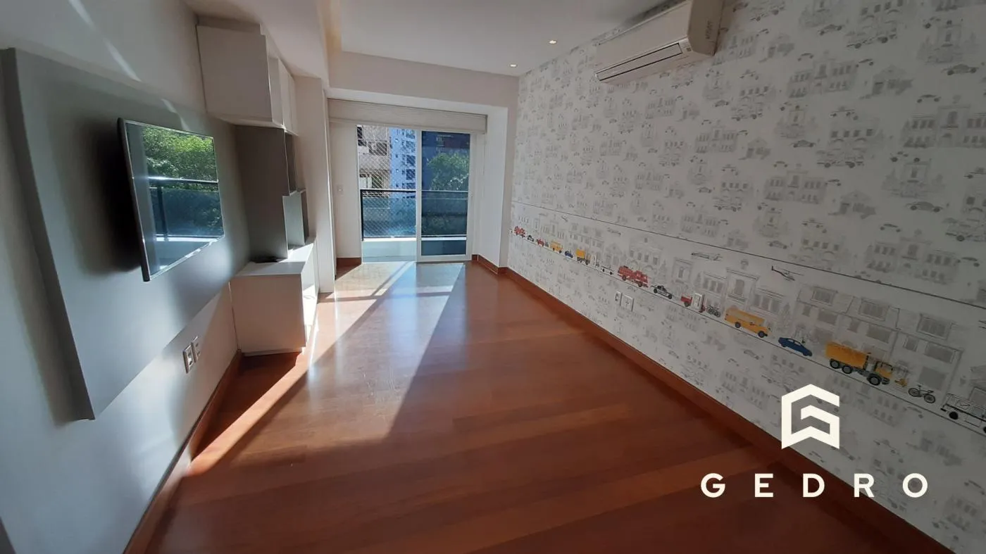 Furnished apartment, 320 m², with a water view