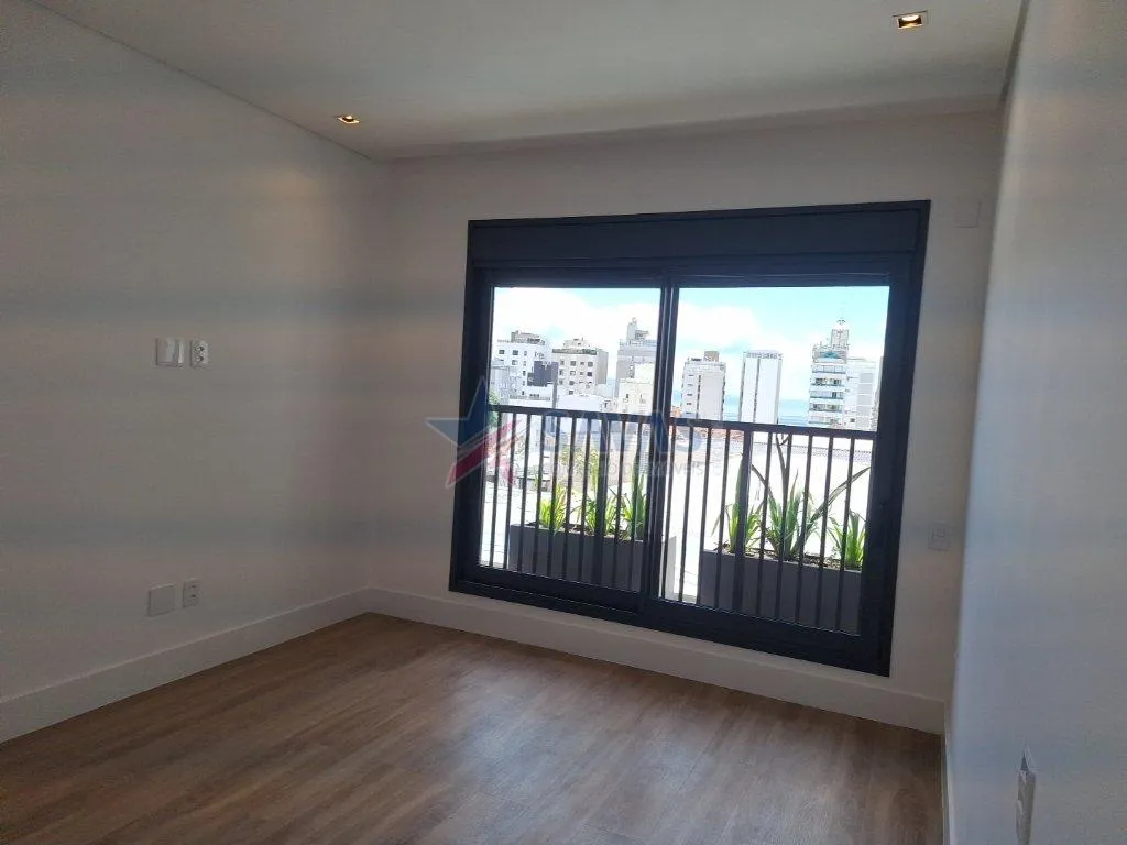 3-bedroom apartment in a building with a coworking space — photo 22