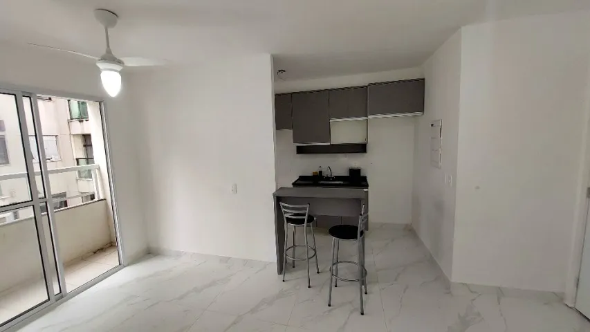 2-bedroom apartment in a building with a gym — photo 5