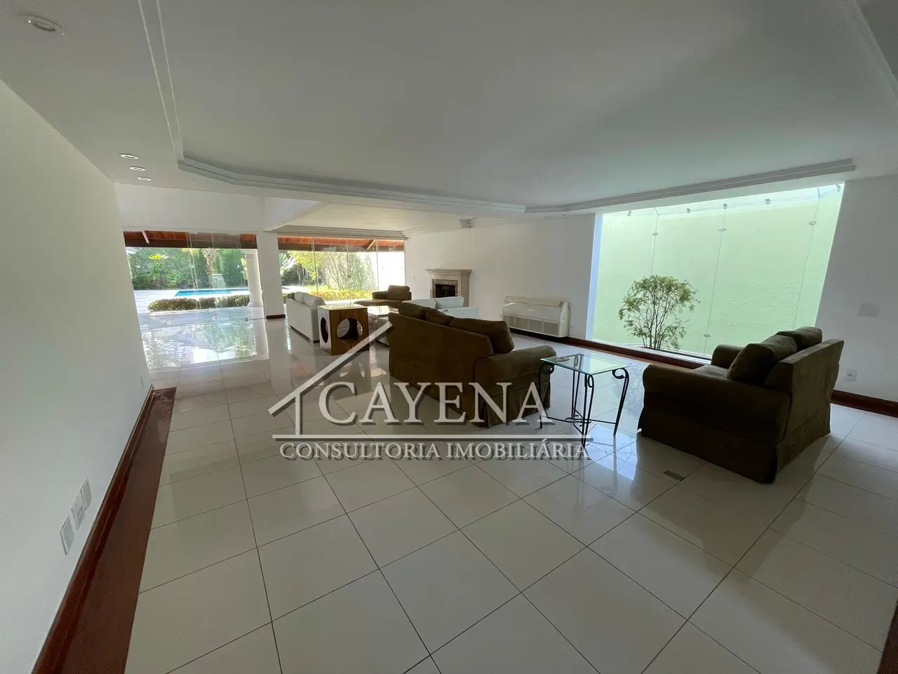 4 quartos e banheira: casa de 650 m² — photo 3