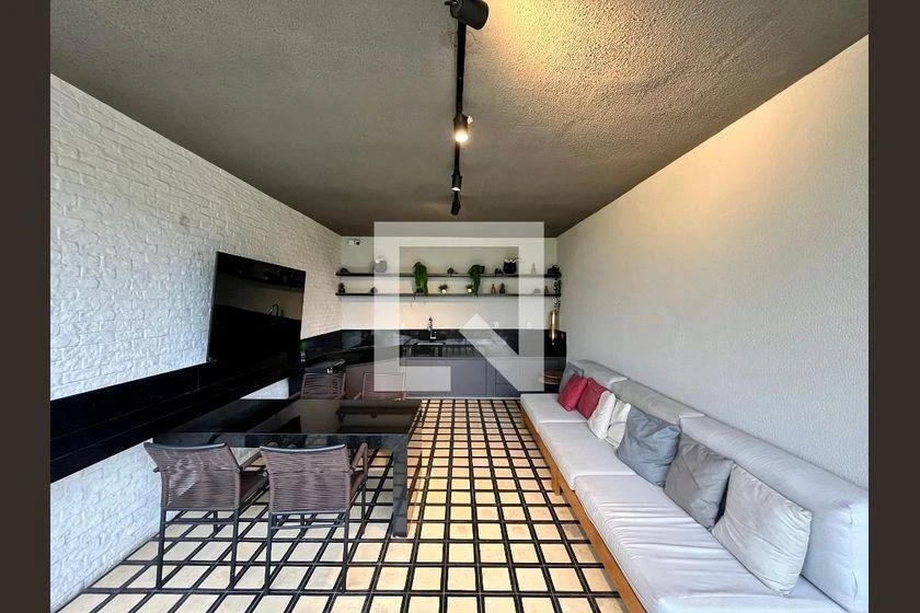 2-bedroom apartment with wood or laminate floors — photo 5