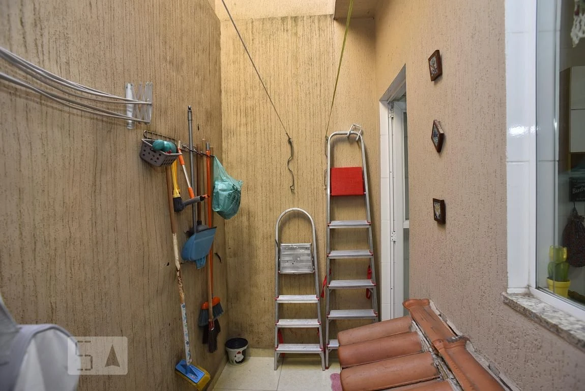 Furnished house with 2 en-suite bedrooms and laundry area — photo 11