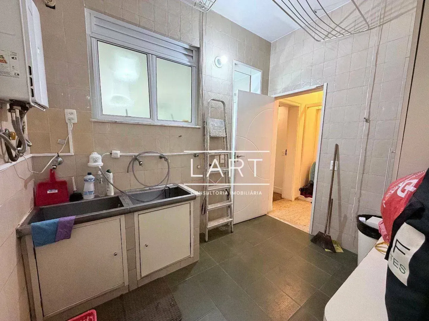 Furnished 4-bedroom apartment with 5 bathrooms — photo 22