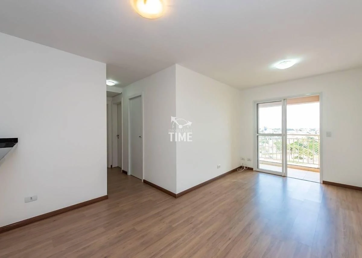 Wood or laminate floors in a 3-bedroom apartment, 69 m² — photo 6