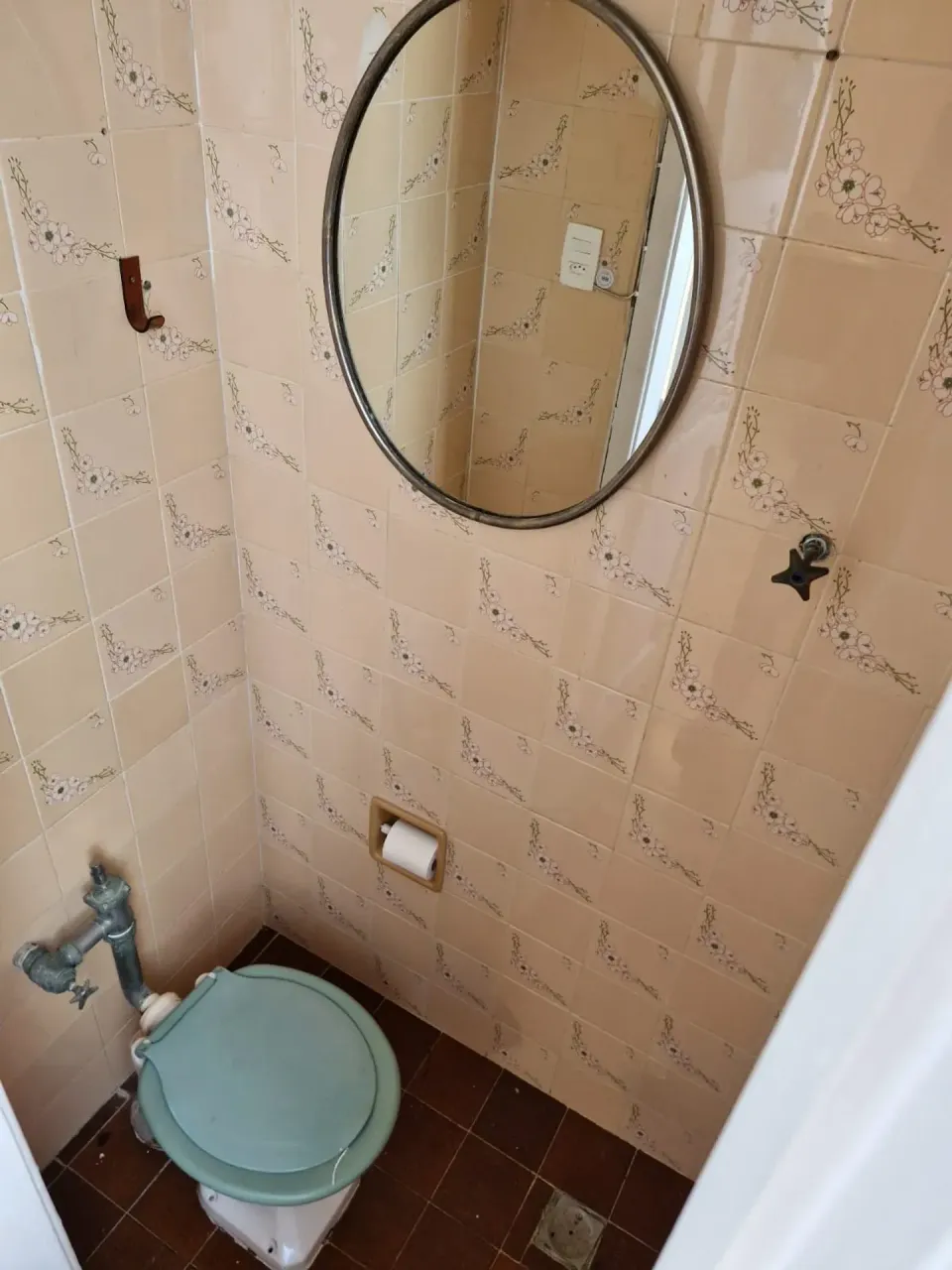 65 m² apartment with a closed kitchen and gas stove — photo 14
