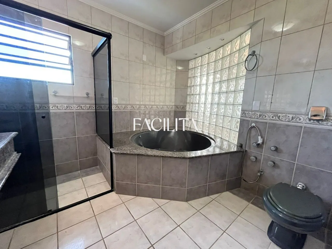 Furnished 456 m² house with 3 en-suite bedrooms and pool — photo 4