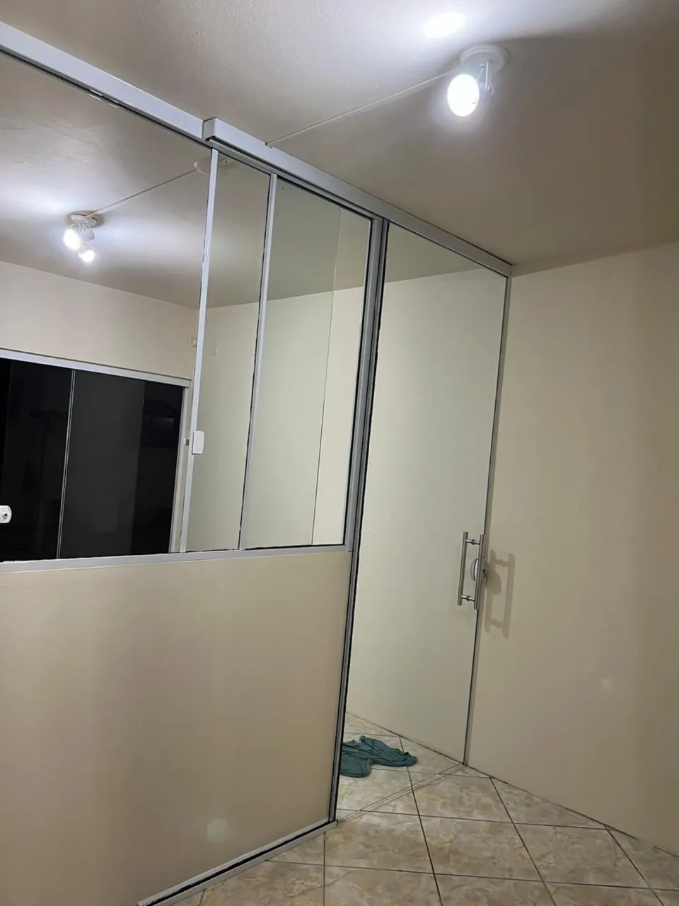 Unfurnished studio with 1 bedroom and 1 bathroom — photo 7