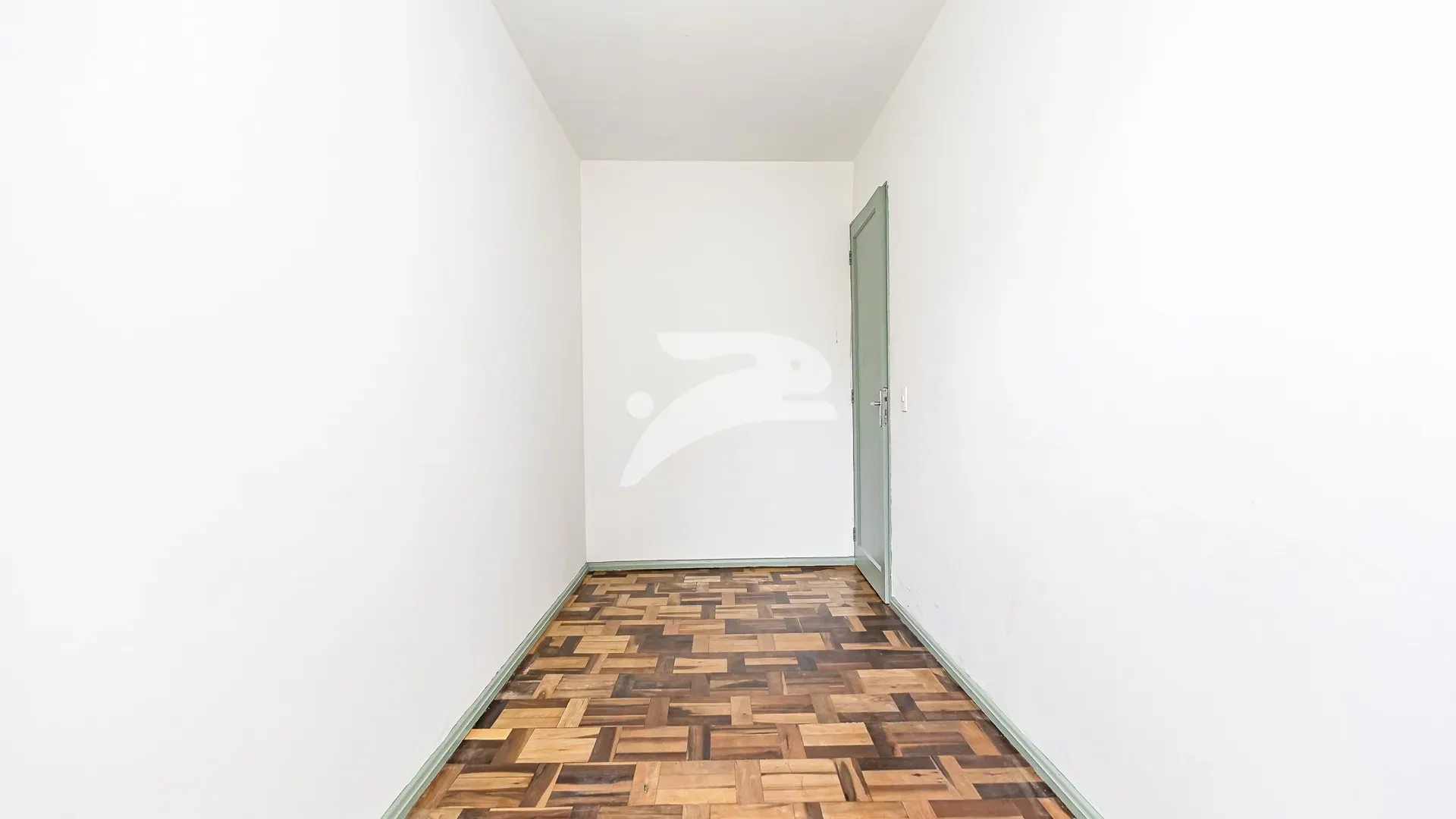 3-bedroom apartment with wood or laminate floors in Curitiba — photo 5