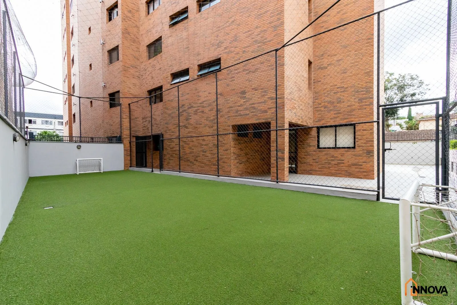 Незмебльована квартира з 3 кімнатами та 187 м² — photo 29
