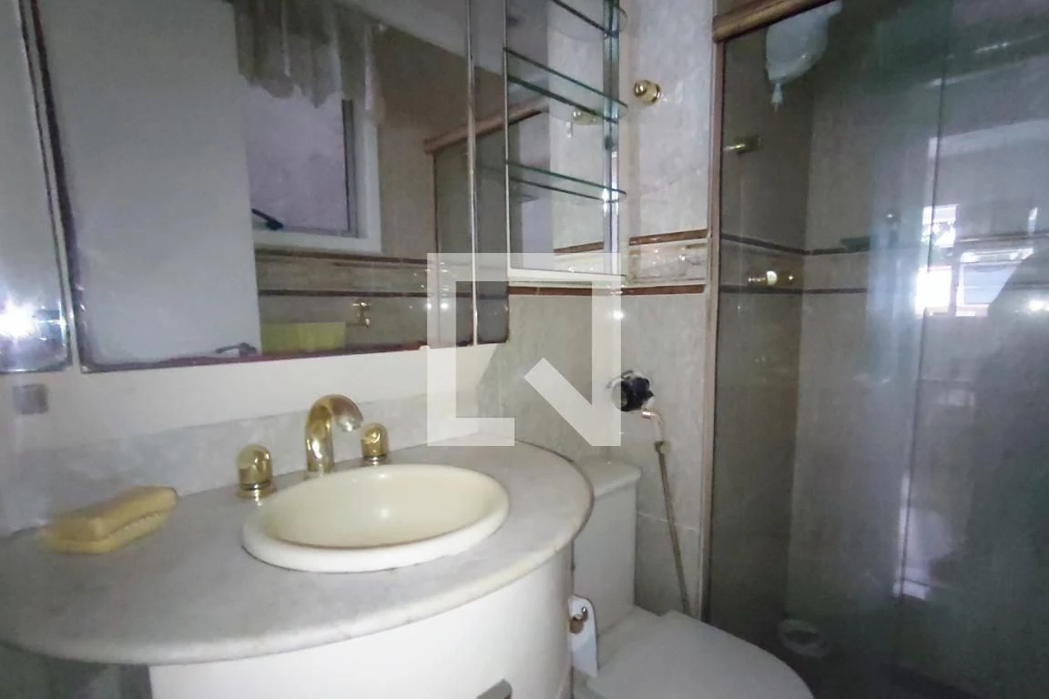 Furnished 2-bedroom apartment with open-plan kitchen — photo 8
