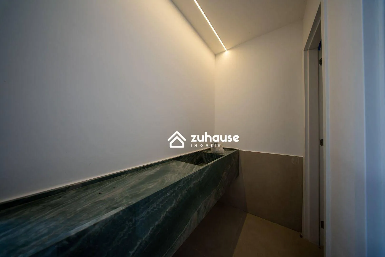 Casa com 5 quartos e cozinha em conceito aberto — photo 34