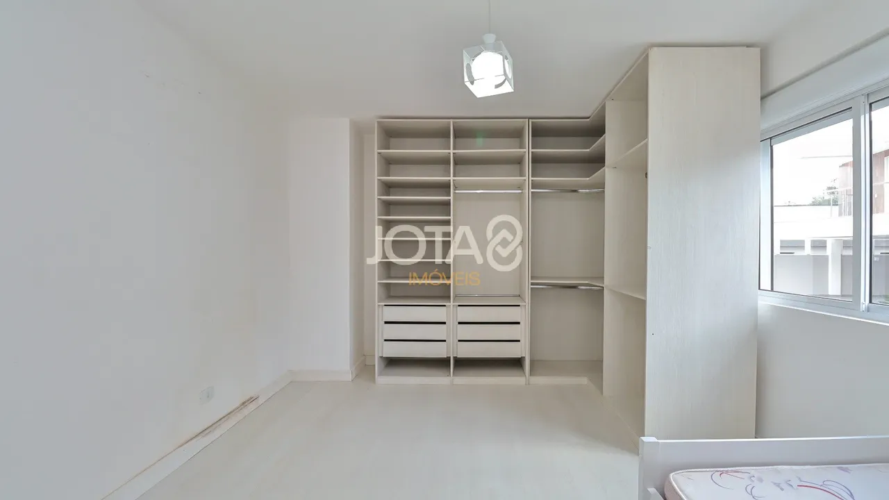 House with 3 bedrooms and an open-plan kitchen — photo 19