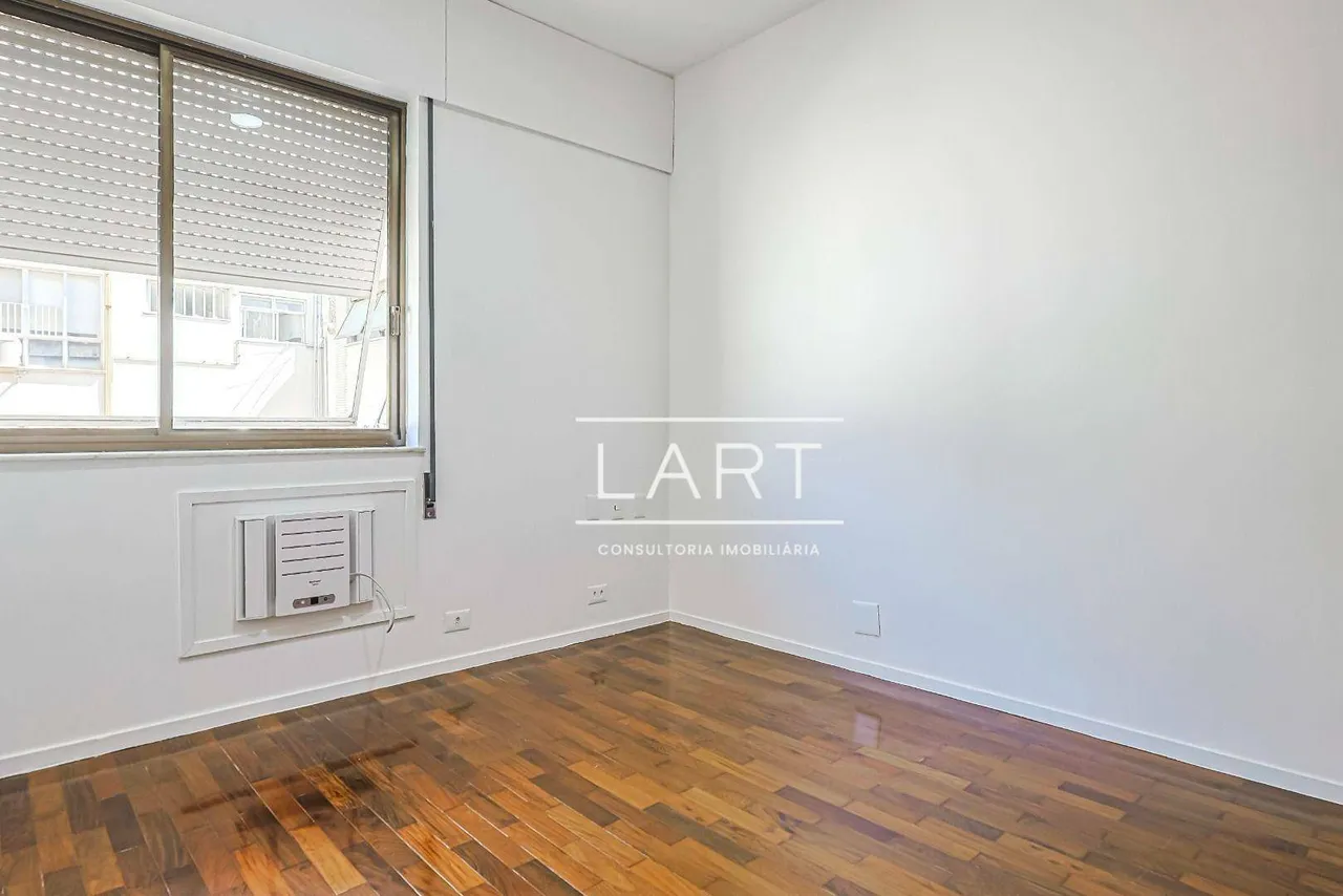 4-bedroom apartment with balcony and 227 m² — photo 14