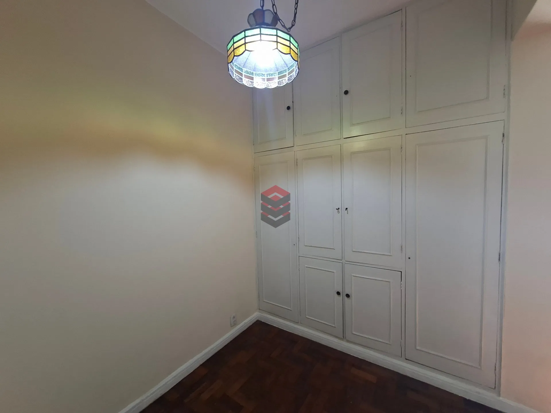 Apartment, 159 m², with wood or laminate floors — photo 23