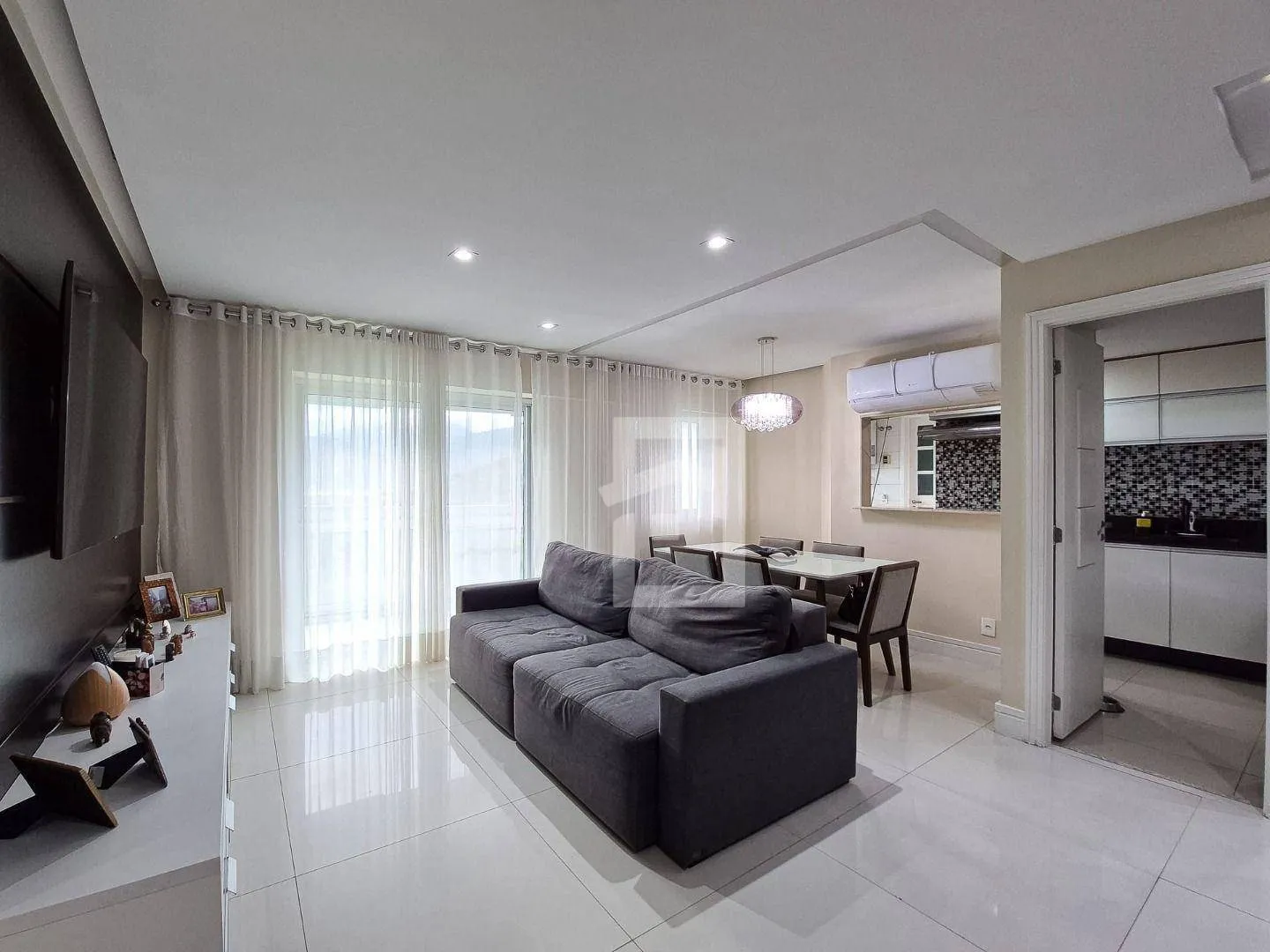 Furnished 235 m² apartment with 4 bedrooms — photo 28
