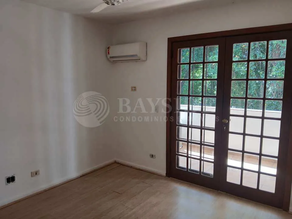 Apartment with private area and 3 bedrooms — photo 16