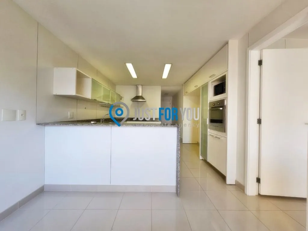 4-bedroom apartment with 233 m² and 5 bathrooms — photo 5