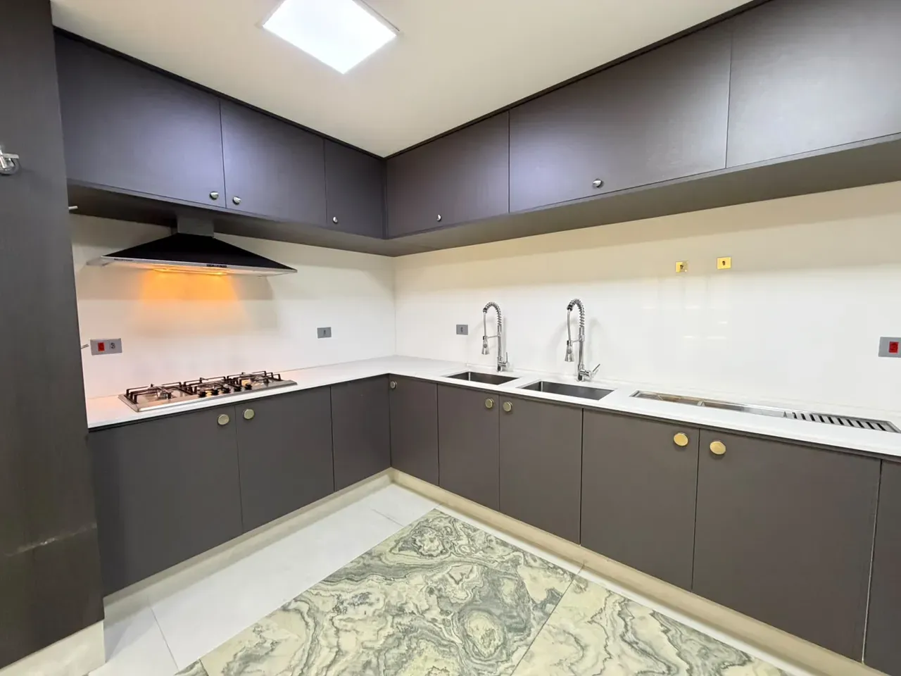 Apartamento de 465 m² com vista para a água e banheira — photo 5